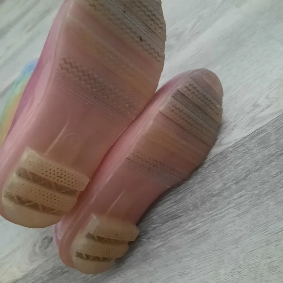 Girls Rainbow Gradient Rain Boots - Picture 7 of 9